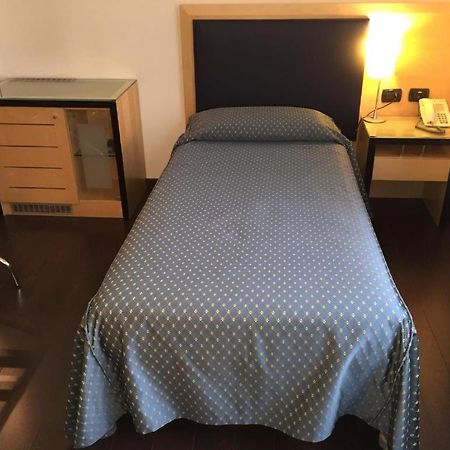 Luxury Rooms Padova Station Bagian luar foto