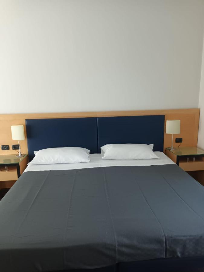 Luxury Rooms Padova Station Bagian luar foto