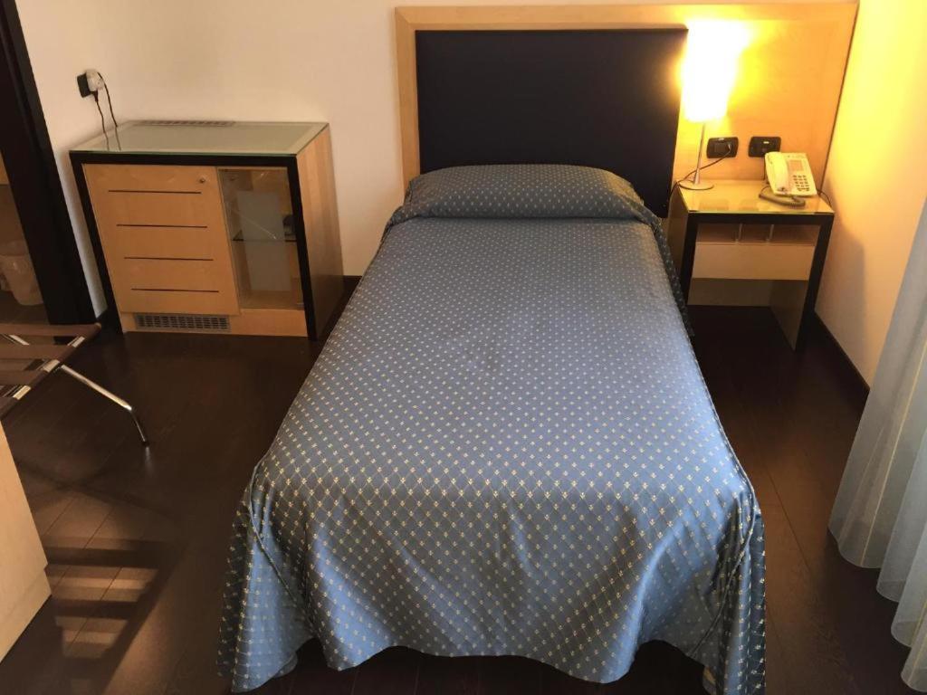 Luxury Rooms Padova Station Bagian luar foto