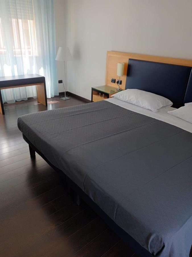 Luxury Rooms Padova Station Bagian luar foto